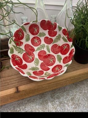 SH HOME SCALLOPED EDGE BRIGHT SHINY TOMATO SERVING BOWL
